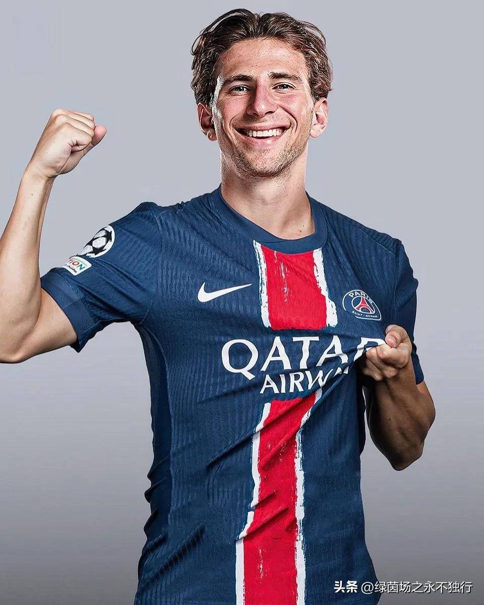 关于巴黎圣日耳曼主帅复盘备战中超赛前罗马调整名单以备亚冠，辽宁本钢今晨单刀错失看傻球迷的信息