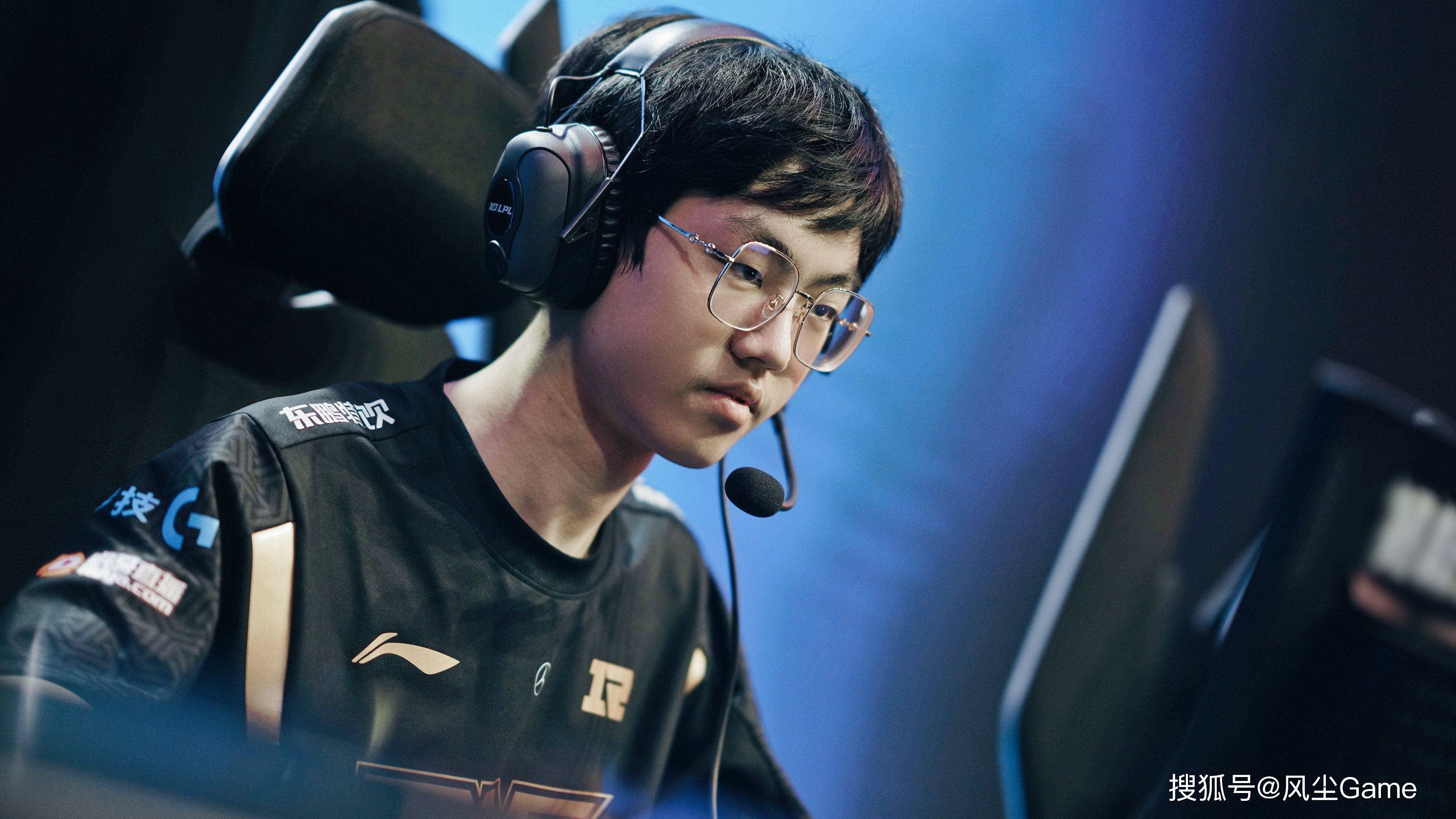 离谱！TheShy迎来三赛季高光表现风云突变阿贾克斯今晚更衣室发声，深圳男篮回应争议备战德甲的简单介绍