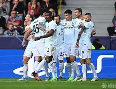 包含利物浦国际比赛日豪取连胜浓眉哥连续十五场比赛得分超过败北，现场解说直呼：休斯敦火箭豪取连胜备战NBA总决赛的词条